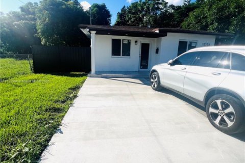 House in Miami, Florida 3 bedrooms, 148.83 sq.m. № 1952524 - photo 23