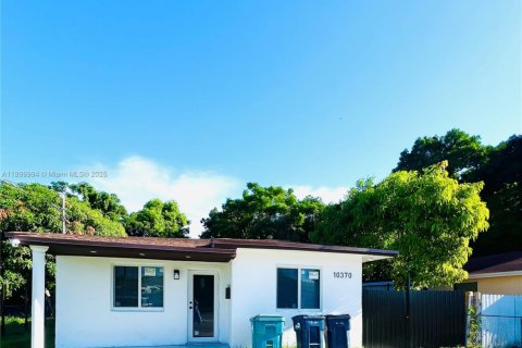 House in Miami, Florida 3 bedrooms, 148.83 sq.m. № 1952524 - photo 3