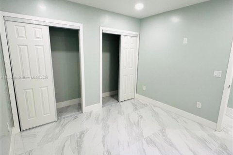 House in Miami, Florida 3 bedrooms, 148.83 sq.m. № 1952524 - photo 10