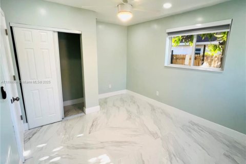 House in Miami, Florida 3 bedrooms, 148.83 sq.m. № 1952524 - photo 9