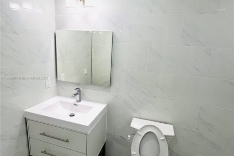 House in Miami, Florida 3 bedrooms, 148.83 sq.m. № 1952524 - photo 17