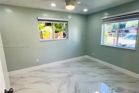 House in Miami, Florida 3 bedrooms, 148.83 sq.m. № 1952524 - photo 21