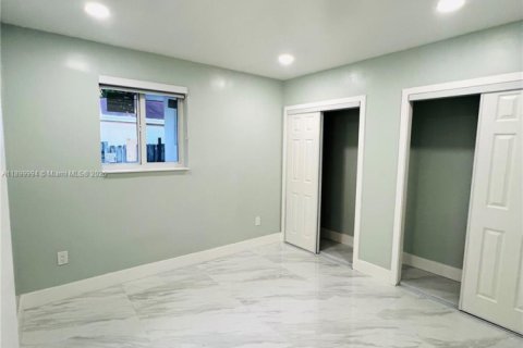 House in Miami, Florida 3 bedrooms, 148.83 sq.m. № 1952524 - photo 18