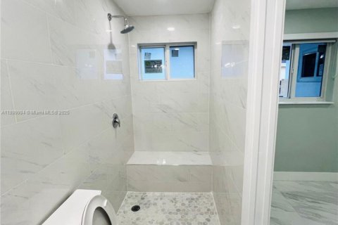 House in Miami, Florida 3 bedrooms, 148.83 sq.m. № 1952524 - photo 16