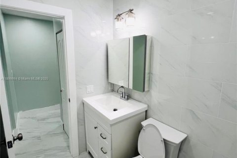 House in Miami, Florida 3 bedrooms, 148.83 sq.m. № 1952524 - photo 11