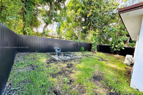 House in Miami, Florida 3 bedrooms, 148.83 sq.m. № 1952524 - photo 24