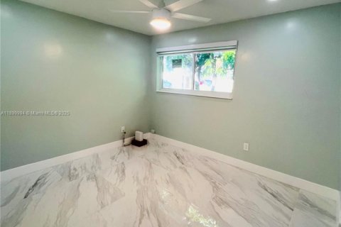 House in Miami, Florida 3 bedrooms, 148.83 sq.m. № 1952524 - photo 14