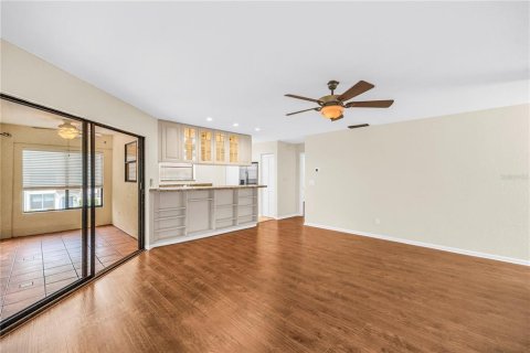 Copropriété à vendre à Saint Petersburg, Floride: 2 chambres, 95.22 m2 № 2399260 - photo 9