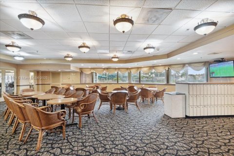Copropriété à vendre à Pembroke Pines, Floride: 2 chambres, 108.7 m2 № 1868799 - photo 22