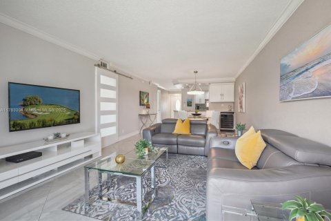 Copropriété à vendre à Pembroke Pines, Floride: 2 chambres, 108.7 m2 № 1868799 - photo 4