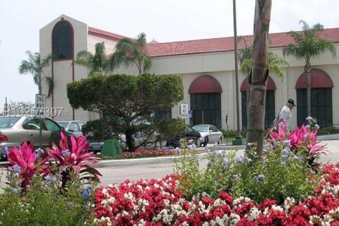 Copropriété à vendre à Pembroke Pines, Floride: 2 chambres, 108.7 m2 № 1868799 - photo 23