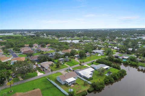 House in Ellenton, Florida 3 bedrooms, 134.99 sq.m. № 1824355 - photo 16