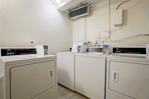 Condo in Miami Shores, Florida, 2 bedrooms  № 1872168 - photo 28