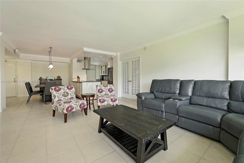Condo in Miami Shores, Florida, 2 bedrooms  № 1872168 - photo 5