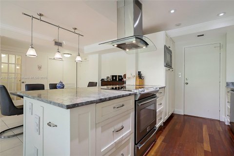 Condo in Miami Shores, Florida, 2 bedrooms  № 1872168 - photo 11