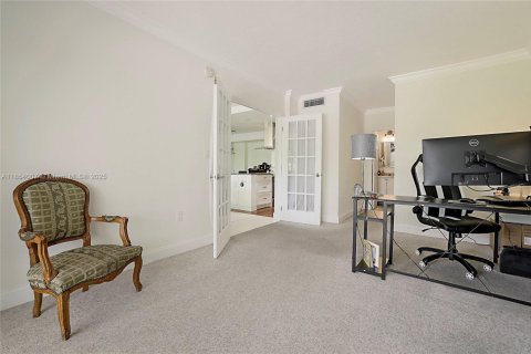 Condo in Miami Shores, Florida, 2 bedrooms  № 1872168 - photo 23