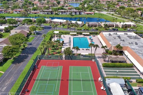 Condo in West Palm Beach, Florida, 2 bedrooms  № 1136419 - photo 1