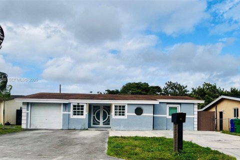 Снять в аренду виллу или дом в Мирамар, Флорида 2 спальни, 182.83м2, № 1990101 - фото 1