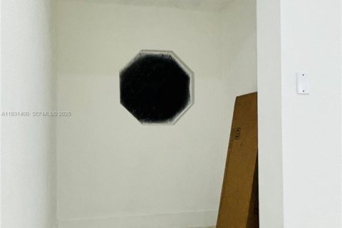 Снять в аренду виллу или дом в Мирамар, Флорида 2 спальни, 182.83м2, № 1990101 - фото 25