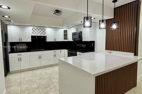 Снять в аренду виллу или дом в Мирамар, Флорида 2 спальни, 182.83м2, № 1990101 - фото 14