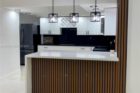 Снять в аренду виллу или дом в Мирамар, Флорида 2 спальни, 182.83м2, № 1990101 - фото 10