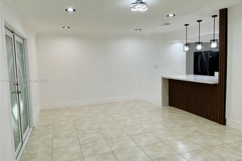 Снять в аренду виллу или дом в Мирамар, Флорида 2 спальни, 182.83м2, № 1990101 - фото 9