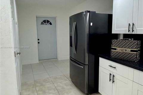 Снять в аренду виллу или дом в Мирамар, Флорида 2 спальни, 182.83м2, № 1990101 - фото 19