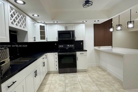 Снять в аренду виллу или дом в Мирамар, Флорида 2 спальни, 182.83м2, № 1990101 - фото 15