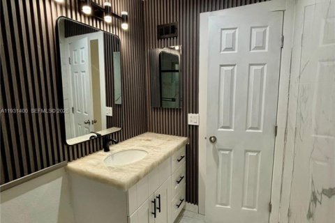 Снять в аренду виллу или дом в Мирамар, Флорида 2 спальни, 182.83м2, № 1990101 - фото 29