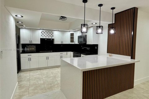 Снять в аренду виллу или дом в Мирамар, Флорида 2 спальни, 182.83м2, № 1990101 - фото 13