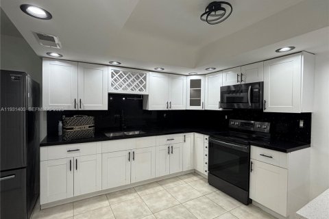 Снять в аренду виллу или дом в Мирамар, Флорида 2 спальни, 182.83м2, № 1990101 - фото 18