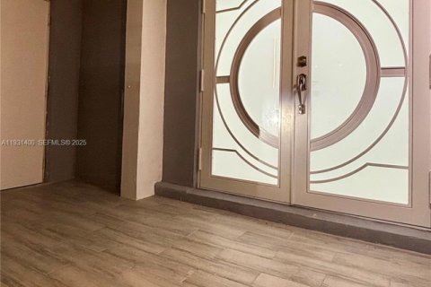 Снять в аренду виллу или дом в Мирамар, Флорида 2 спальни, 182.83м2, № 1990101 - фото 6