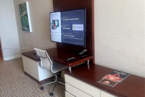 Condo in Sunny Isles Beach, Florida  № 1936733 - photo 5