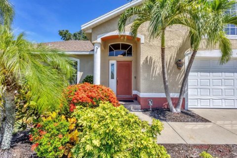 House in Apollo Beach, Florida 3 bedrooms, 178 sq.m. № 1804043 - photo 5
