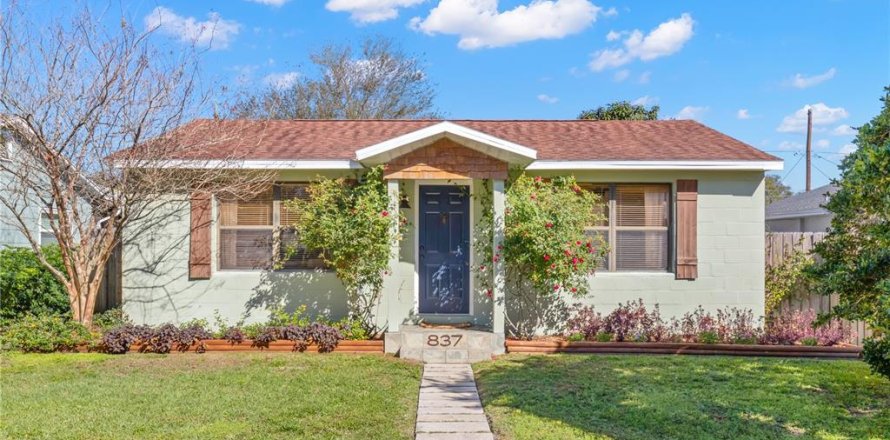House in Saint Petersburg, Florida 2 bedrooms, 83.43 sq.m. № 2267280