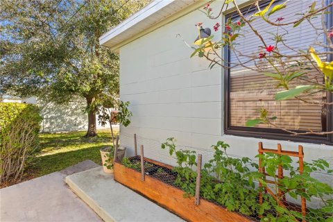 House in Saint Petersburg, Florida 2 bedrooms, 83.43 sq.m. № 2267280 - photo 14