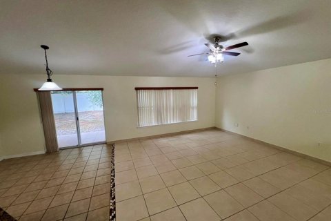 House in Deltona, Florida 3 bedrooms, 155.43 sq.m. № 1826839 - photo 2