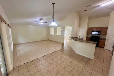 House in Deltona, Florida 3 bedrooms, 155.43 sq.m. № 1826839 - photo 4