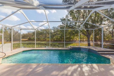 Casa en Land O' Lakes, Florida 4 dormitorios, 255.39 m2 № 2116785