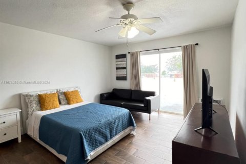 Condominio en venta en North Bay Village, Florida, 36.79 m2 № 1862740 - foto 6