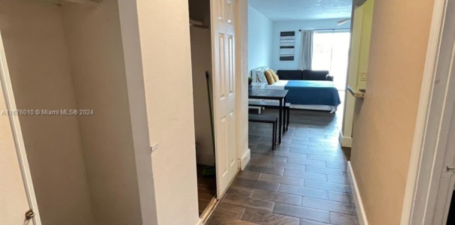 Estudio en el Condominio en North Bay Village, Florida  № 1862740