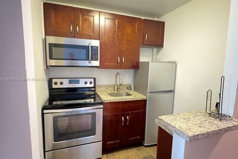 Condominio en venta en North Bay Village, Florida, 36.79 m2 № 1862740 - foto 4