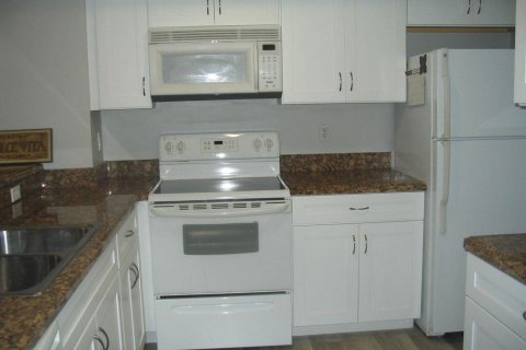 Condo in Tequesta, Florida, 2 bedrooms  № 2392641 - photo 15