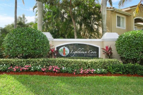 Condo in Tequesta, Florida, 2 bedrooms  № 2392641 - photo 5