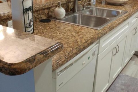 Condo in Tequesta, Florida, 2 bedrooms  № 2392641 - photo 14