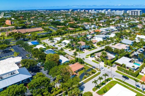 House in Boca Raton, Florida 3 bedrooms, 145.11 sq.m. № 1188618 - photo 1