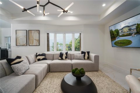 House in St. Lucie, Florida 10 bedrooms, 670.66 sq.m. № 2013059 - photo 8