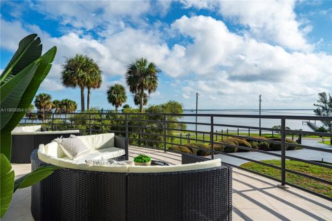 House in St. Lucie, Florida 10 bedrooms, 670.66 sq.m. № 2013059 - photo 19