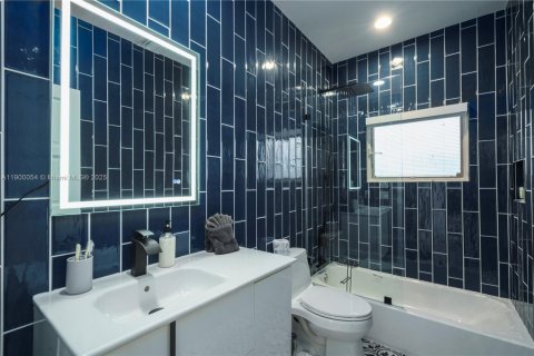 House in St. Lucie, Florida 10 bedrooms, 670.66 sq.m. № 2013059 - photo 16