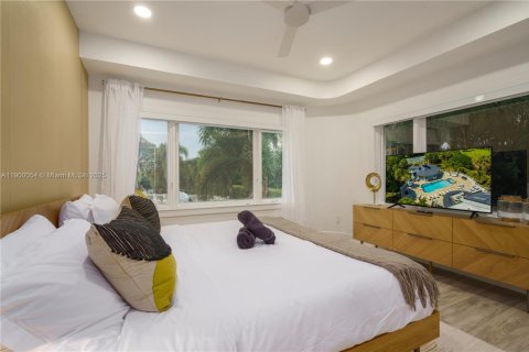 House in St. Lucie, Florida 10 bedrooms, 670.66 sq.m. № 2013059 - photo 12